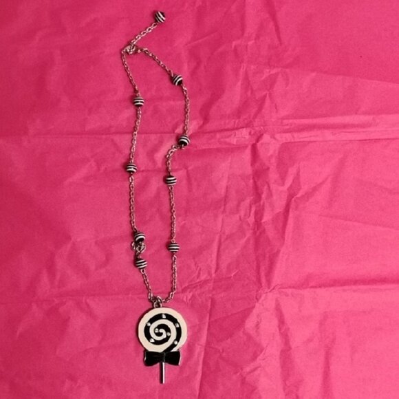 Black and Silver Swirl Pendant Necklace - Picture 1 of 3
